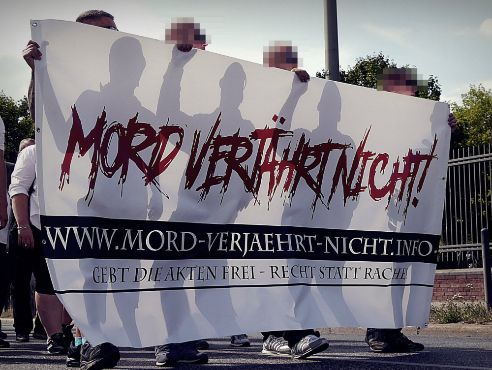 "Mord verjährt nicht!" Demonstration in Berlin Friedrichshain